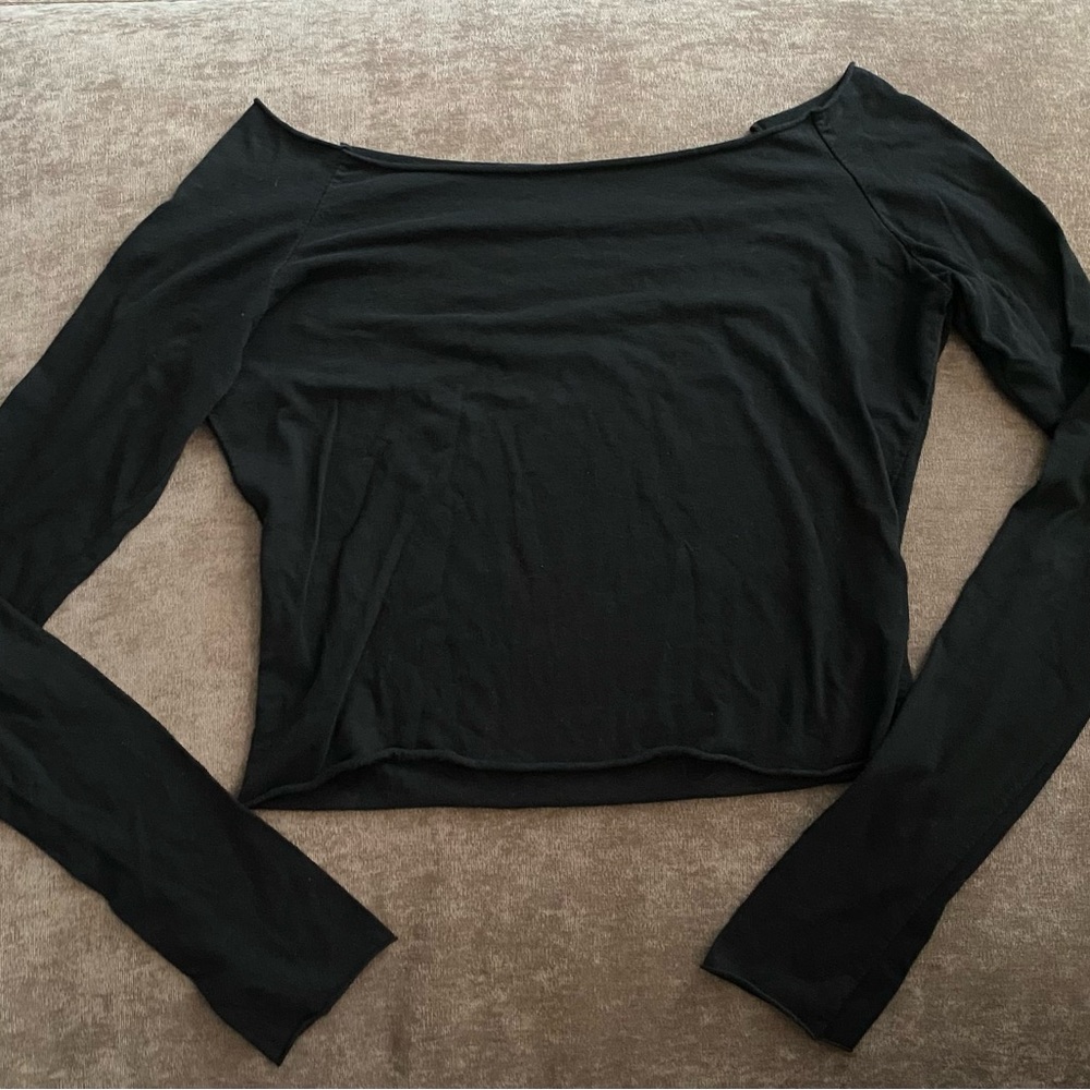 Classic brandy Melville off the shoulder top!!